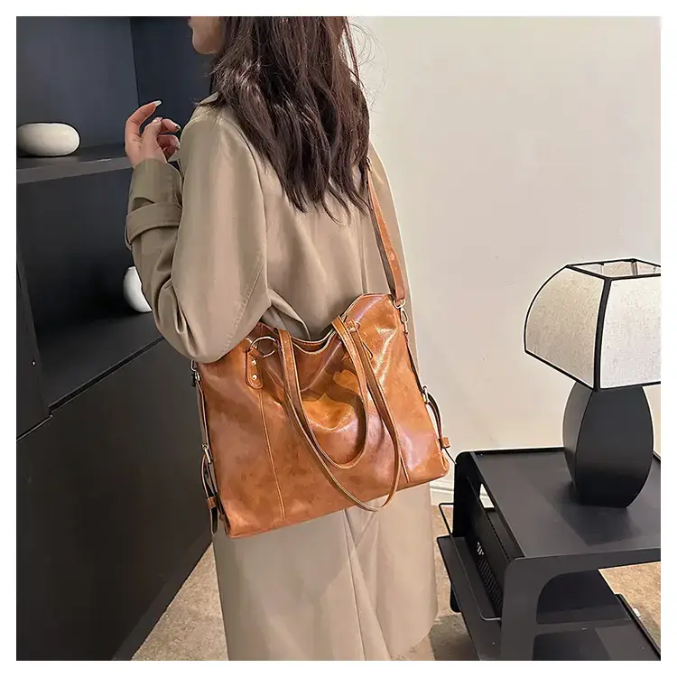 Black Leather Shoulder Bag for Women Large Capacity — feature 17