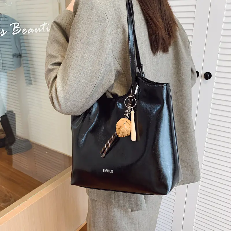 Black Leather Tote Bag for Women Large Capacity Shoulder Bag - Image 7