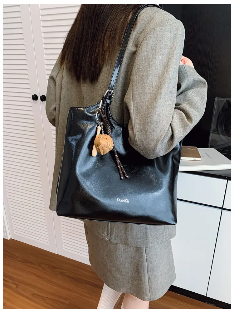 Black Leather Tote Bag for Women Large Capacity Shoulder Bag — feature 11