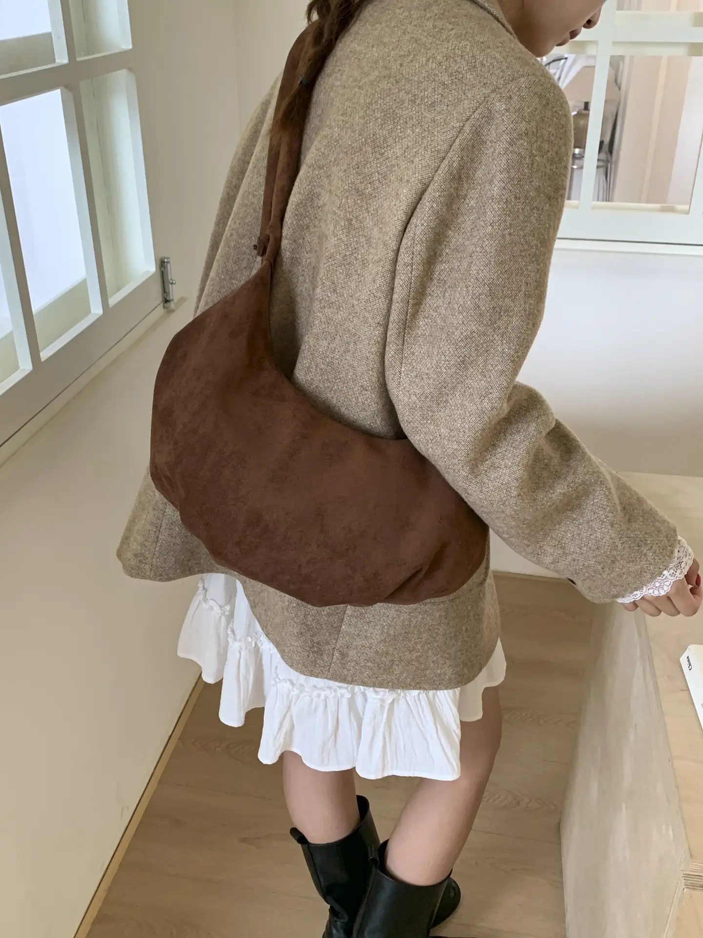 Yellow Pleated Shoulder Bag for Women - Image 8