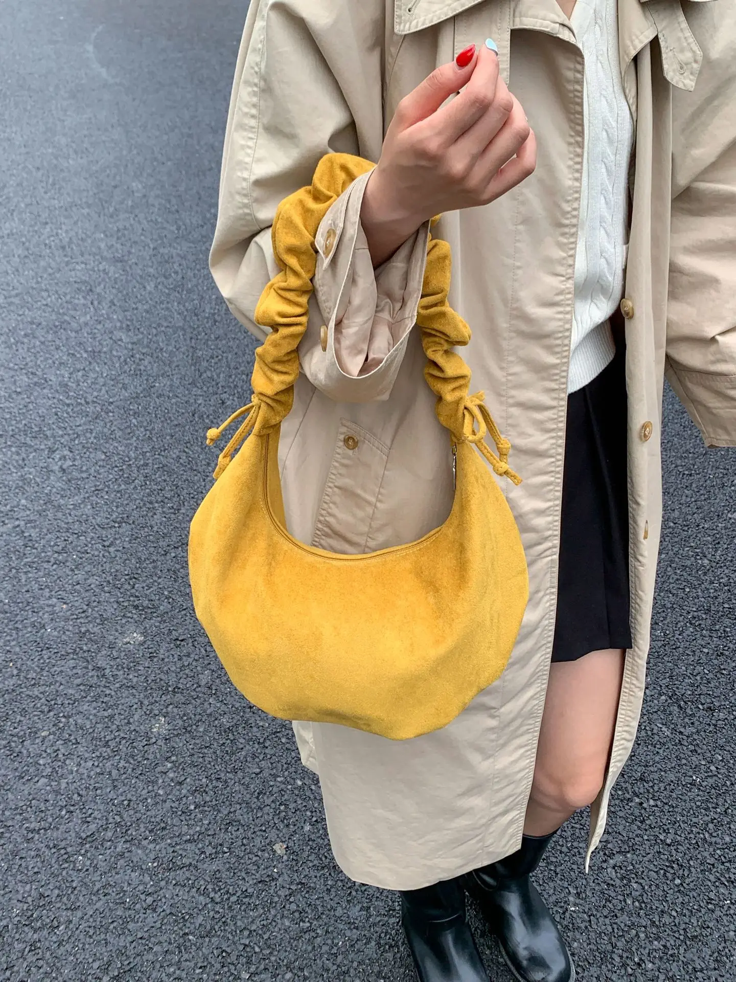 Yellow Pleated Shoulder Bag for Women - Image 9