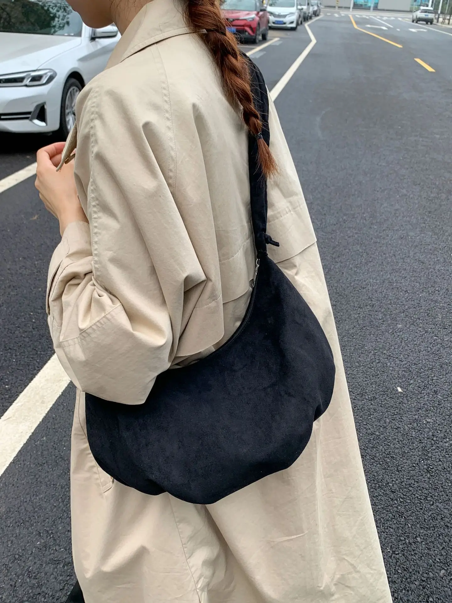 Yellow Pleated Shoulder Bag for Women - Image 10