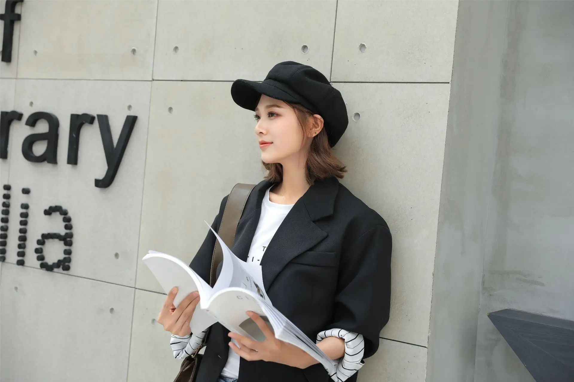 Women's Winter Beret with Duck Tongue Design — feature 1