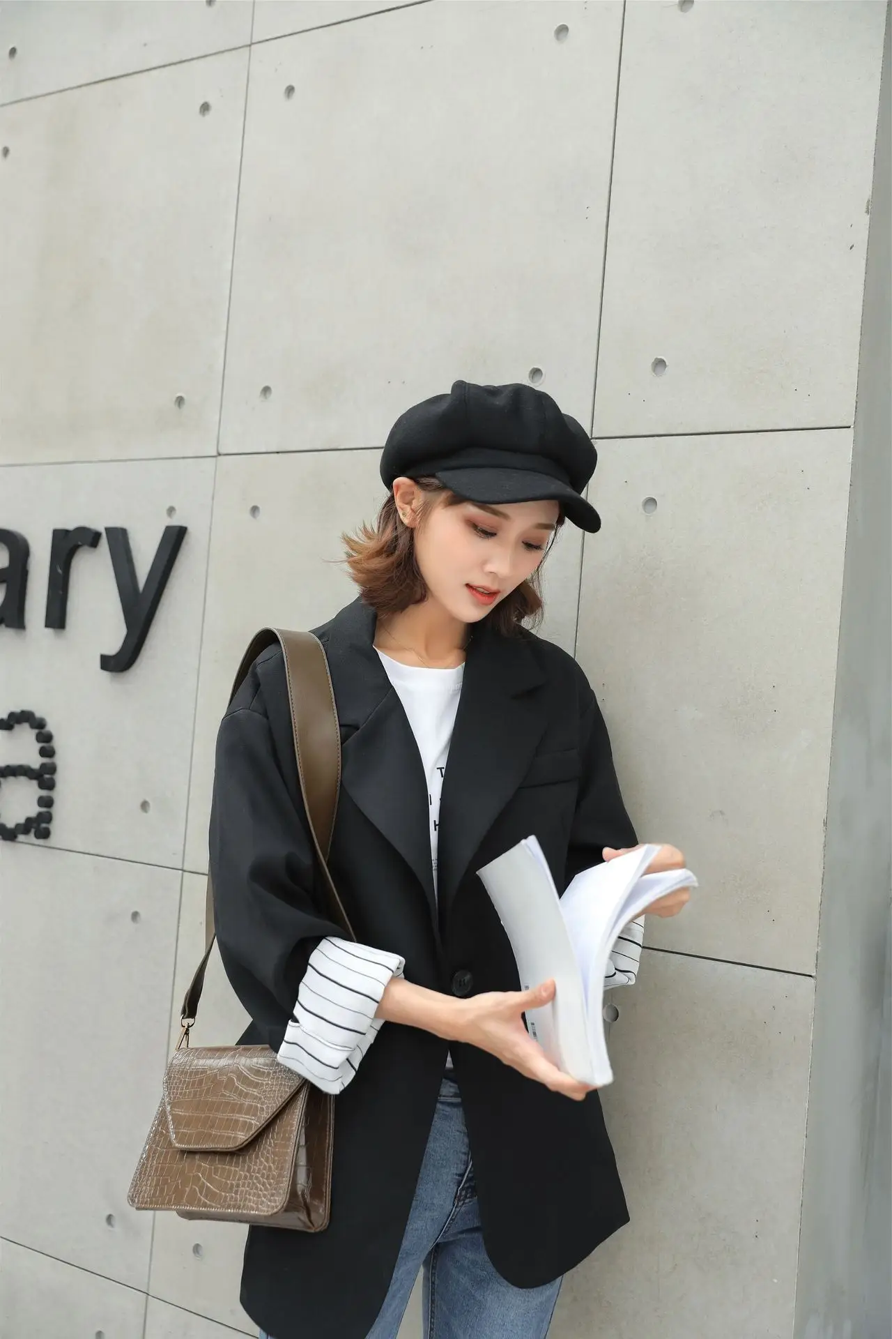 Women's Winter Beret with Duck Tongue Design — feature 3