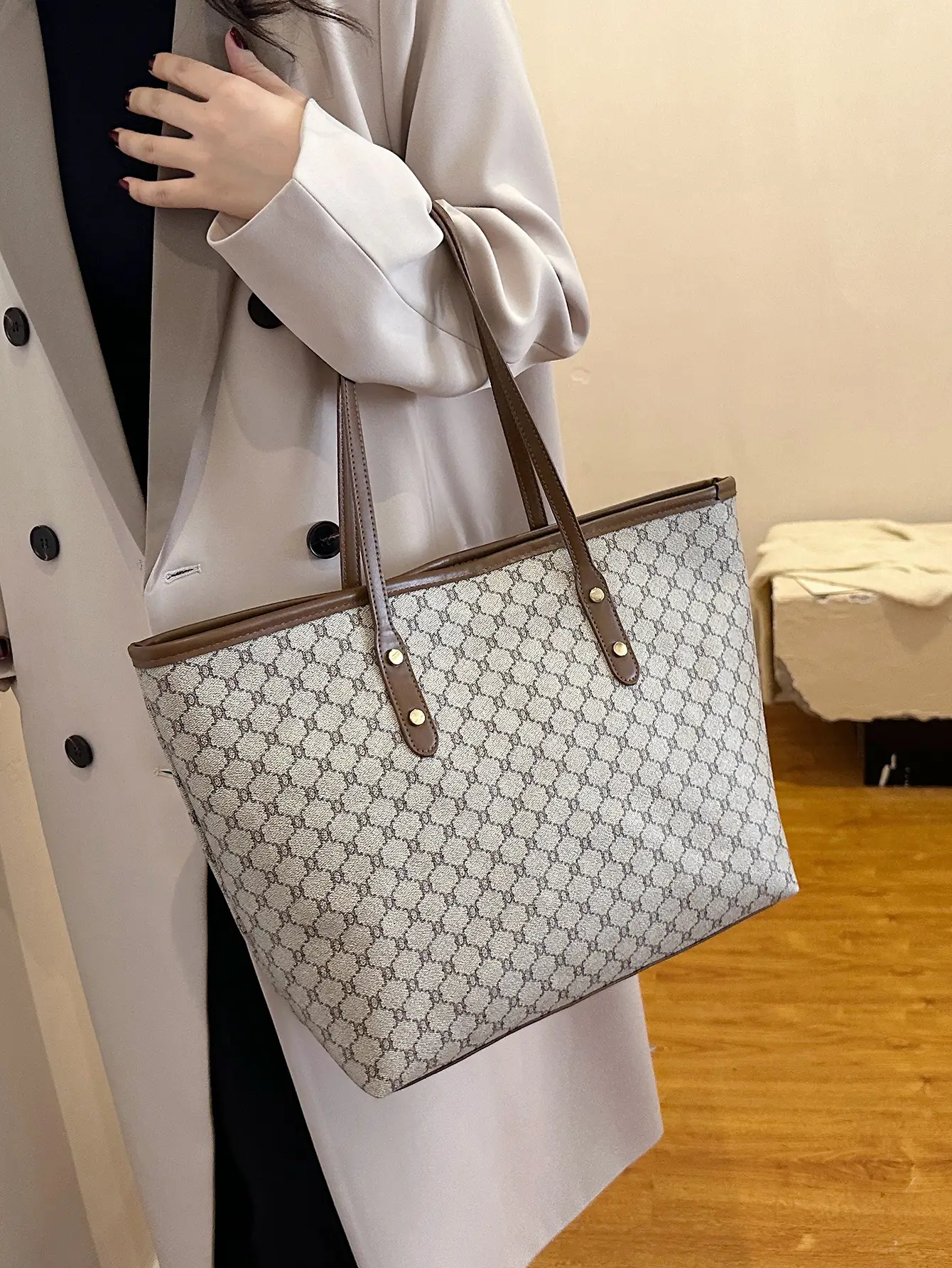 2025 Fashion Large Capacity Women's Brown Patterned Shoulder Bag - Image 5