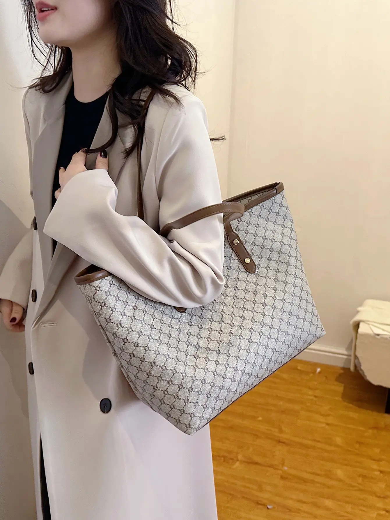 2025 Fashion Large Capacity Women's Brown Patterned Shoulder Bag - Image 8