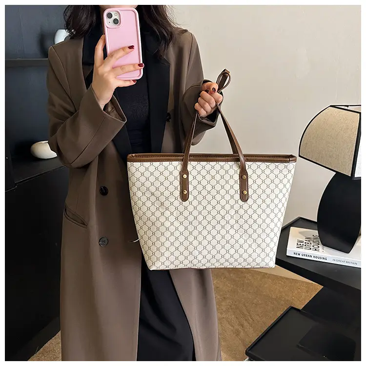 2025 Fashion Large Capacity Women's Brown Patterned Shoulder Bag — feature 19