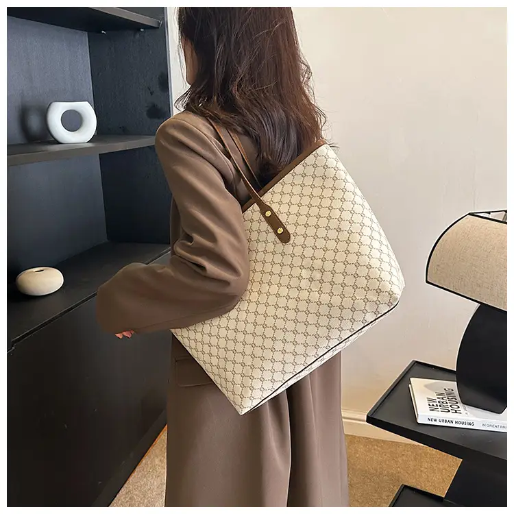 2025 Fashion Large Capacity Women's Brown Patterned Shoulder Bag — feature 23