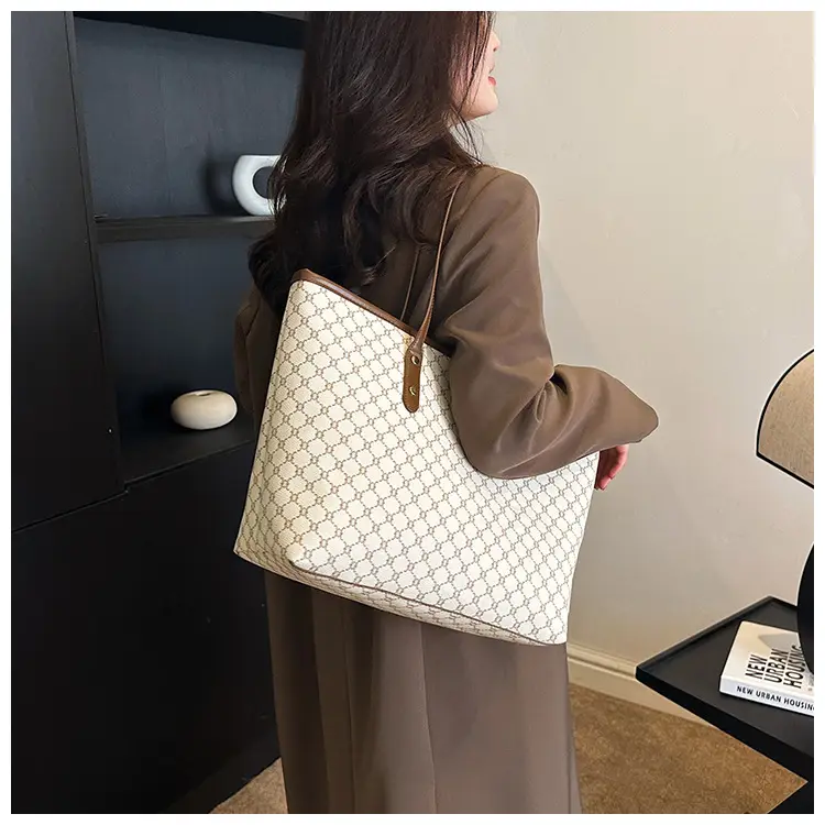 2025 Fashion Large Capacity Women's Brown Patterned Shoulder Bag — feature 25