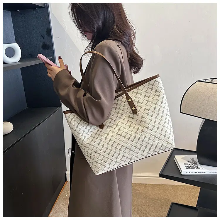 2025 Fashion Large Capacity Women's Brown Patterned Shoulder Bag — feature 28