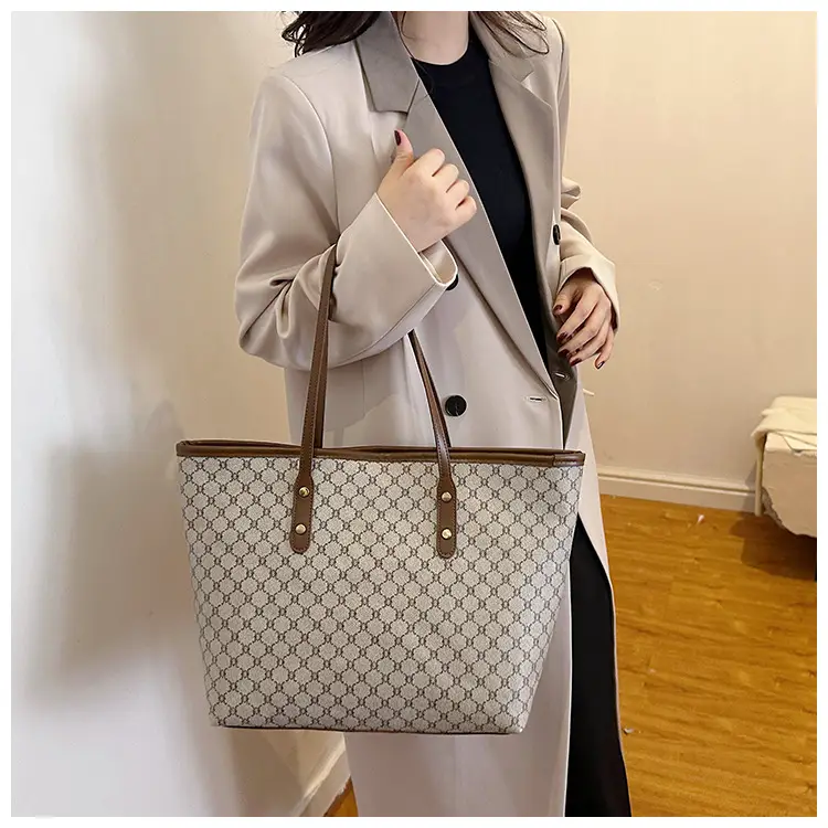 2025 Fashion Large Capacity Women's Brown Patterned Shoulder Bag — feature 38