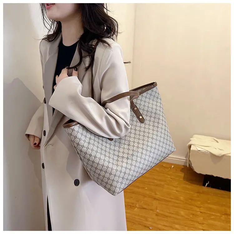 2025 Fashion Large Capacity Women's Brown Patterned Shoulder Bag — feature 39