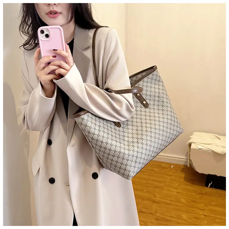 2025 Fashion Large Capacity Women's Brown Patterned Shoulder Bag — feature 42