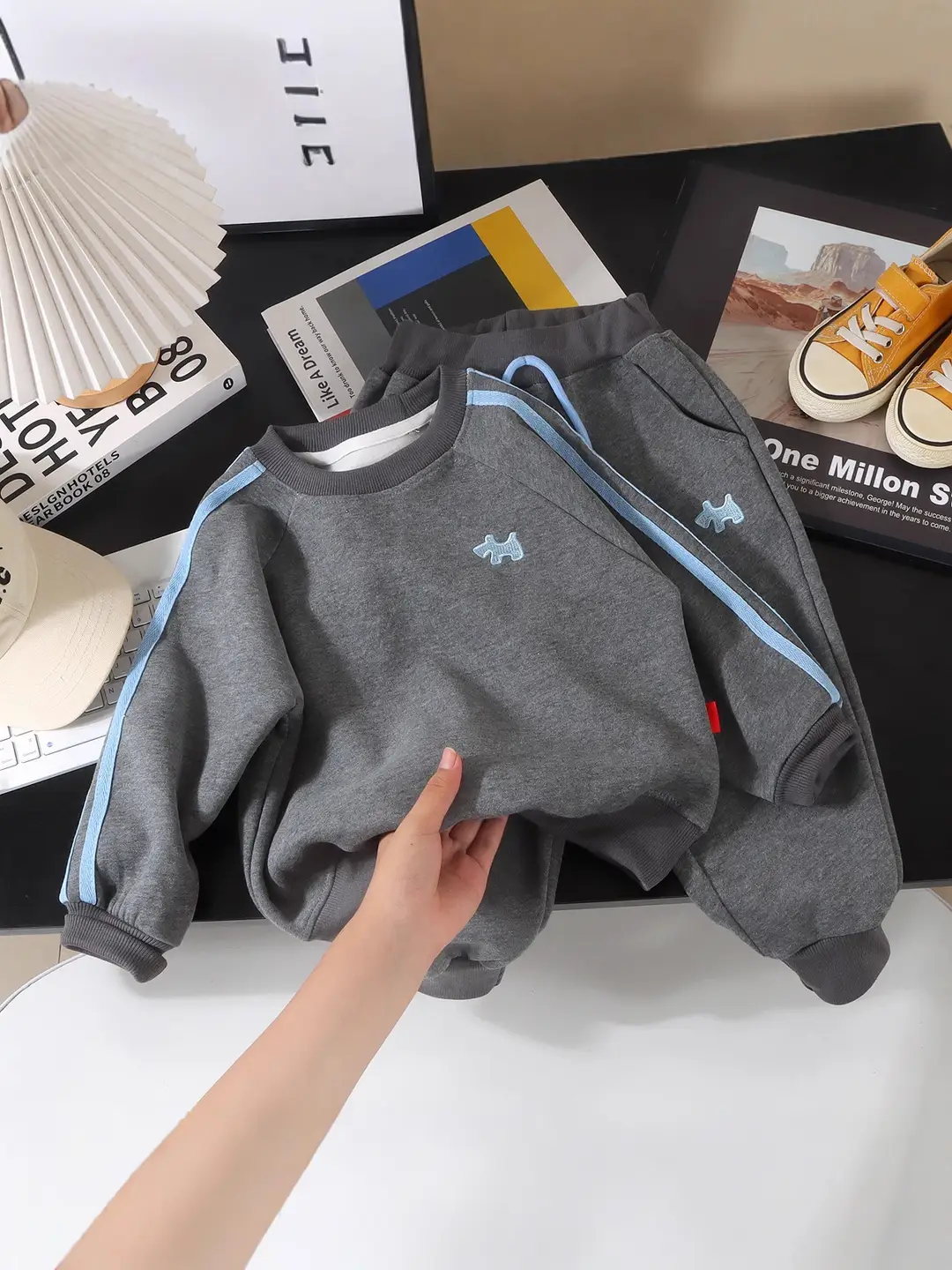 Korean Style Spring and Autumn New Children's Outfit 2026 Fashionable Boys and Girls Sweatshirt Set Children's Spring Sports Clothing - Image 9