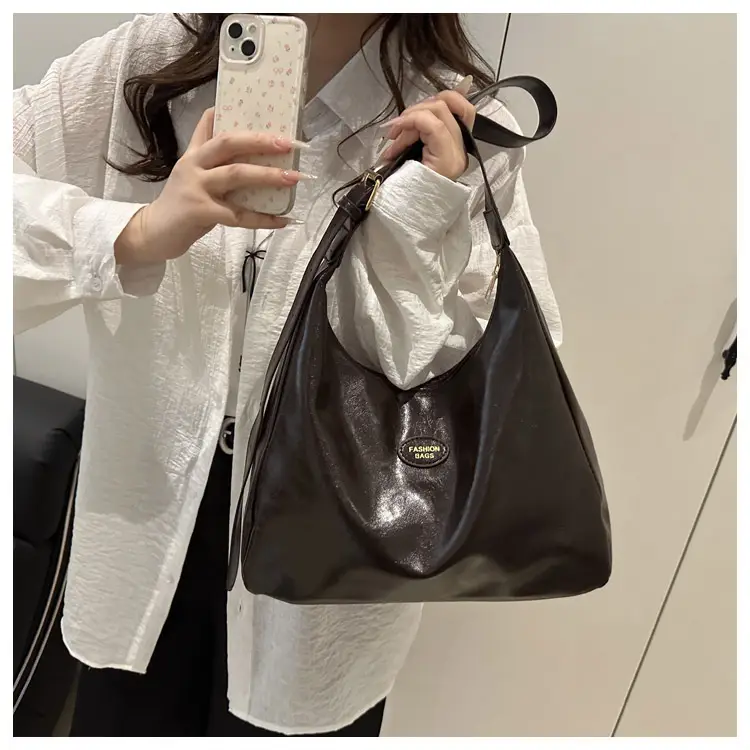 Black Niche Design Shoulder Bag for Women 2025 — feature 14