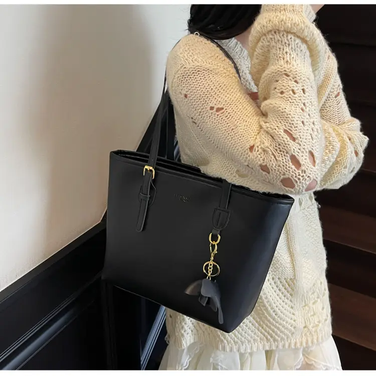 Large Capacity Women's Brown Leather Tote Bag with Gold Chain — feature 14