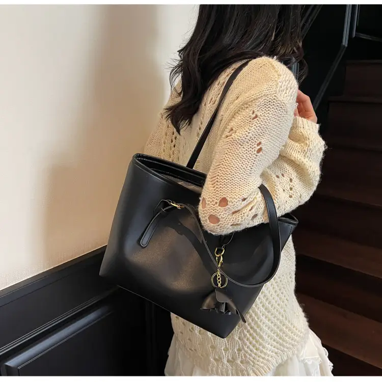 Large Capacity Women's Brown Leather Tote Bag with Gold Chain — feature 15