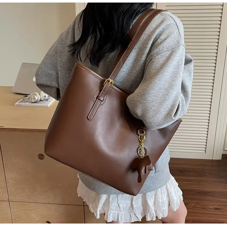 Large Capacity Women's Brown Leather Tote Bag with Gold Chain — feature 18