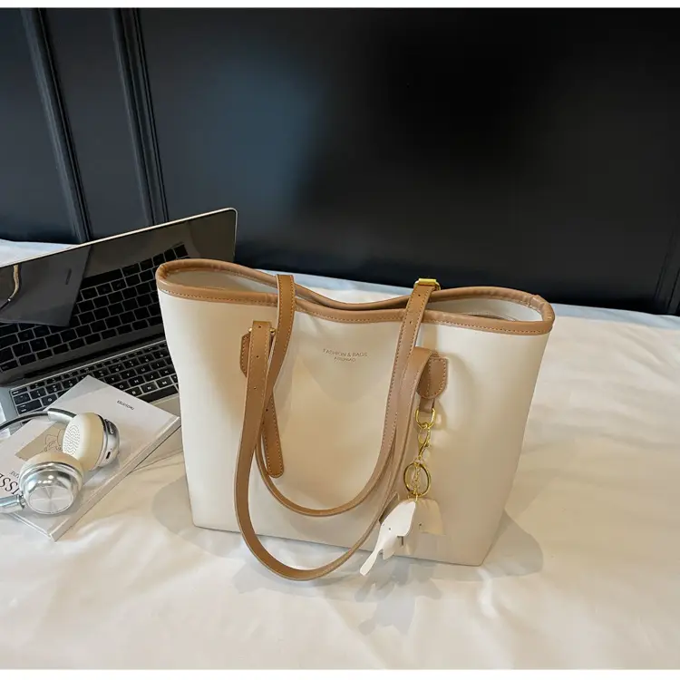 Large Capacity Women's Brown Leather Tote Bag with Gold Chain — feature 23