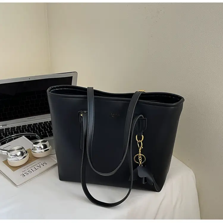 Large Capacity Women's Brown Leather Tote Bag with Gold Chain — feature 25