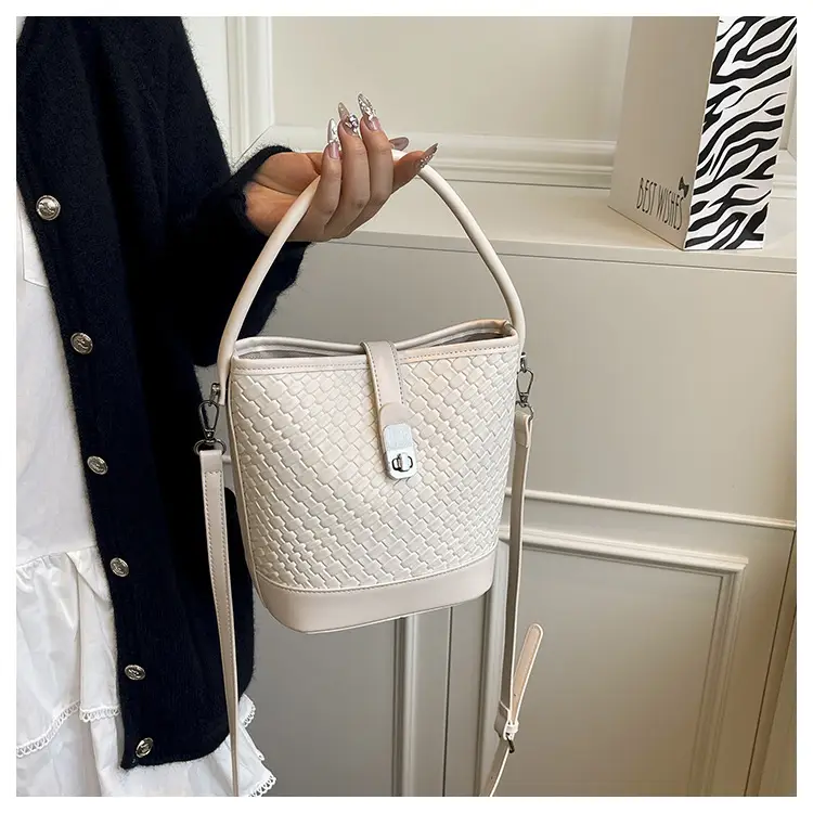Green Crocodile Texture Bucket Bag for Women — feature 13