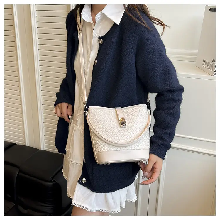 Green Crocodile Texture Bucket Bag for Women — feature 15