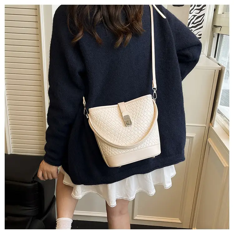Green Crocodile Texture Bucket Bag for Women — feature 17