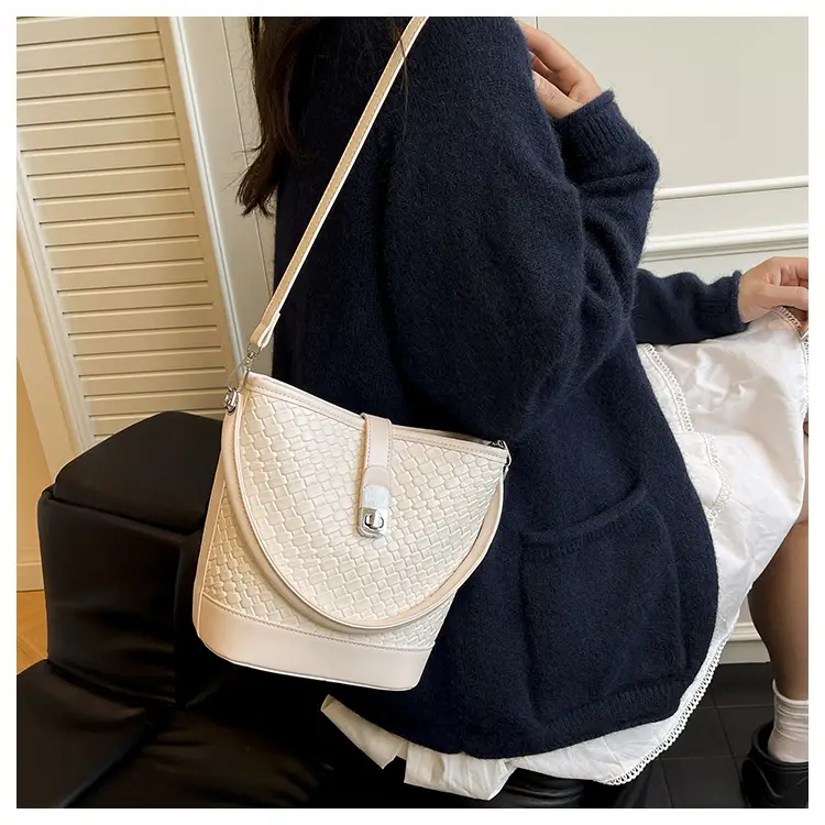 Green Crocodile Texture Bucket Bag for Women — feature 19