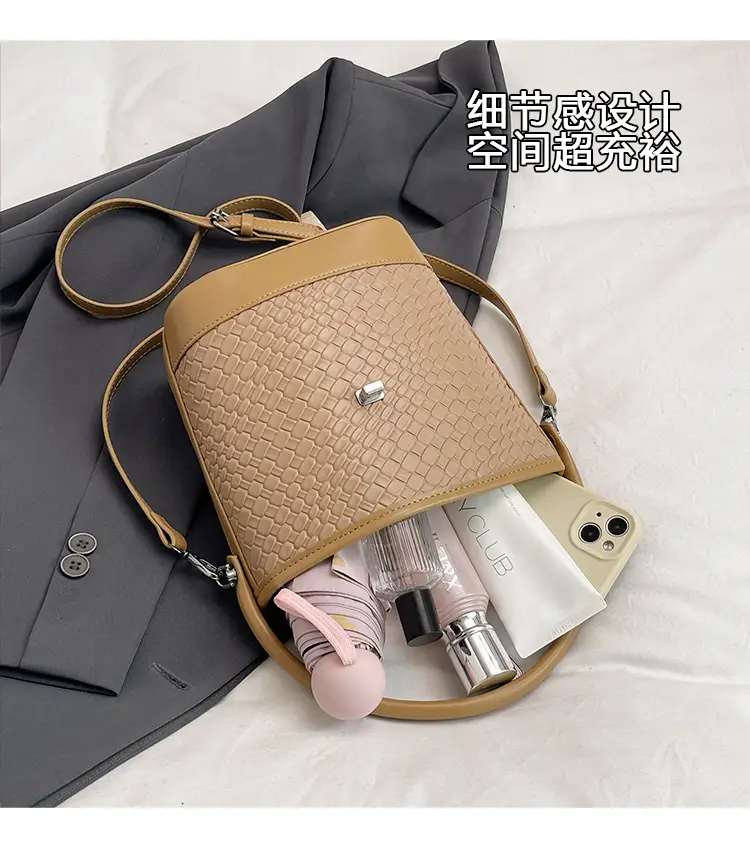 Green Crocodile Texture Bucket Bag for Women — feature 5