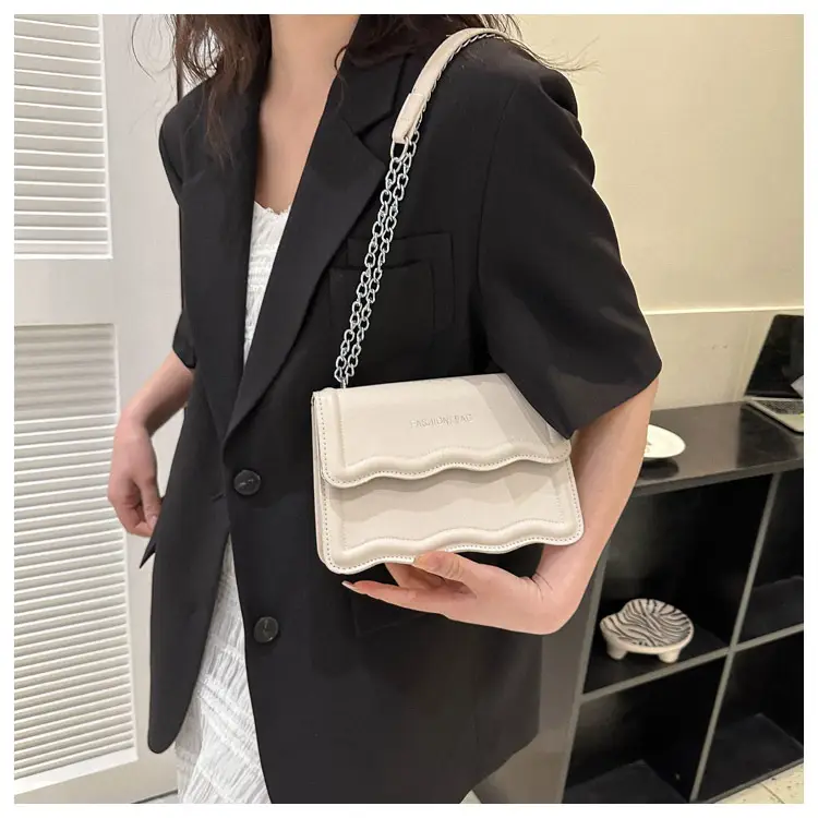Orange Wave Chain Crossbody Bag for Women 2025 — feature 23