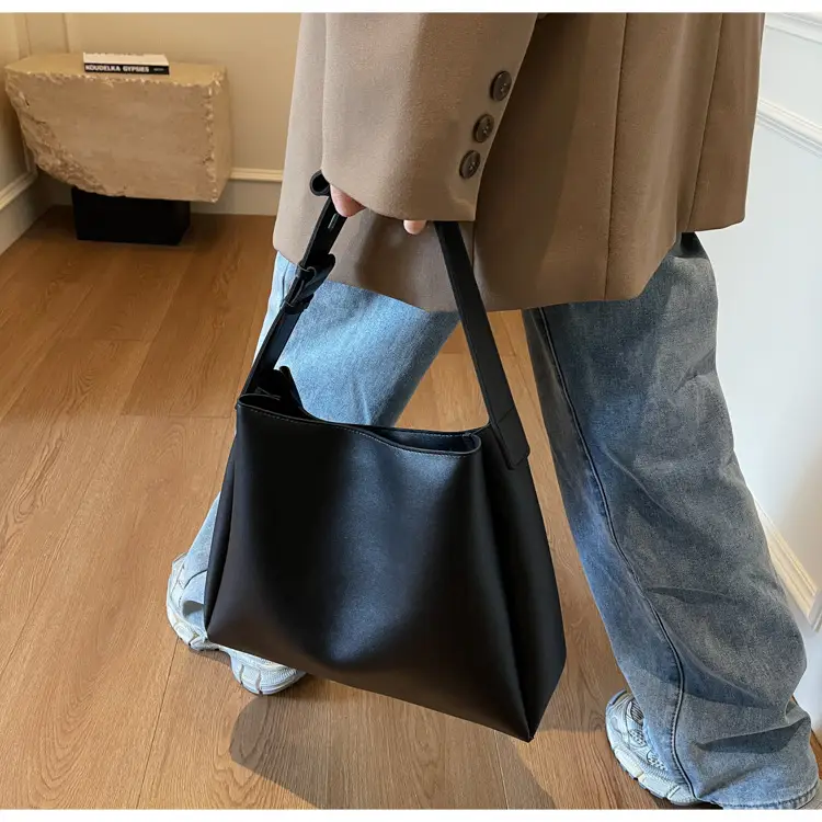 Black Leather Tote Bag for Women Large Capacity — feature 12