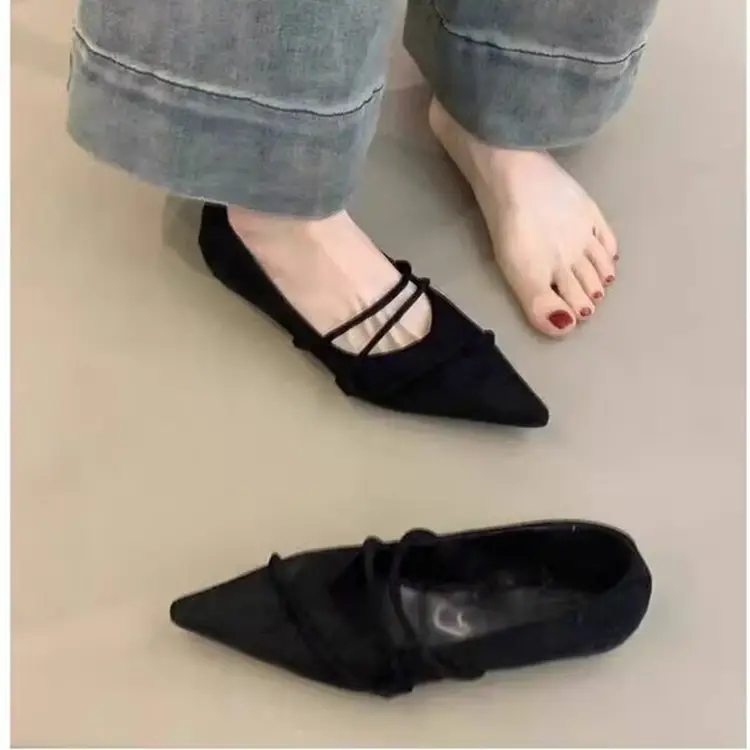 French-Style Pointed-Toe Flat Shoes with a Sense of Design, 2025 Autumn New Collection, Suitable for Pairing with Skirts, Women's Shoes, Vintage Mary Jane Shoes - Image 6