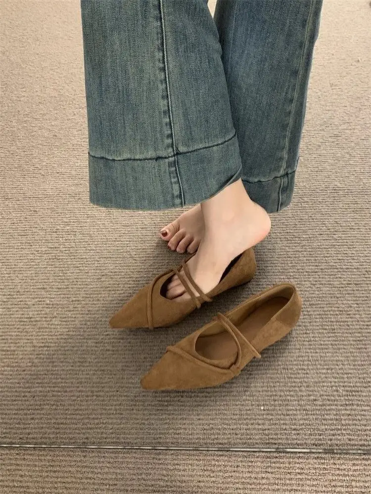 French-Style Pointed-Toe Flat Shoes with a Sense of Design, 2025 Autumn New Collection, Suitable for Pairing with Skirts, Women's Shoes, Vintage Mary Jane Shoes — feature 7