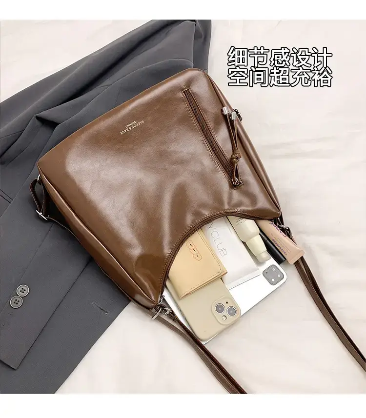 Black Leather Retro Shoulder Bag for Women — feature 5