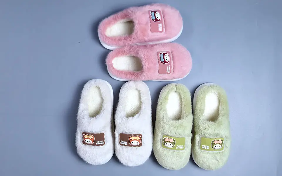 2025 Plush Cotton Slippers Pink Grey for Men Women — feature 3
