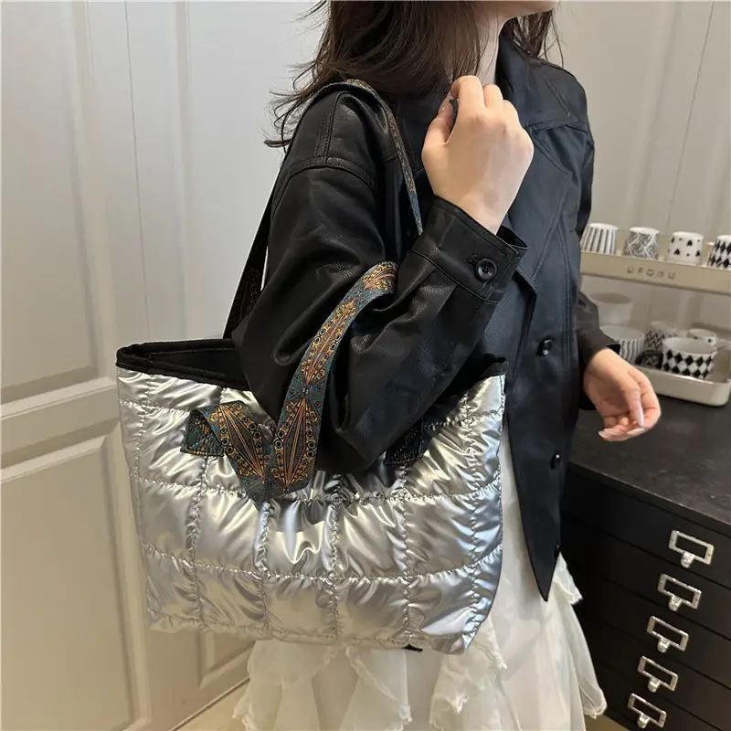 Gold Quilted Women's Shoulder Bag 2025 Winter Commute - Image 7
