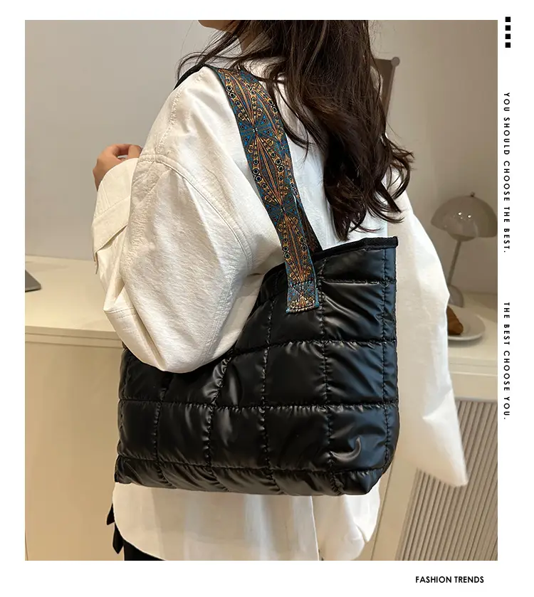 Gold Quilted Women's Shoulder Bag 2025 Winter Commute — feature 1