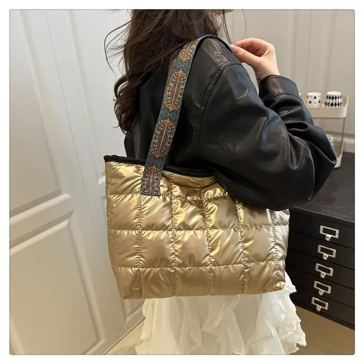 Gold Quilted Women's Shoulder Bag 2025 Winter Commute — feature 12