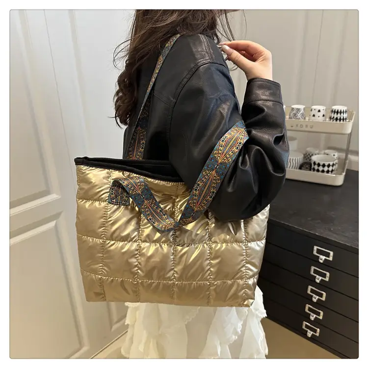 Gold Quilted Women's Shoulder Bag 2025 Winter Commute — feature 13