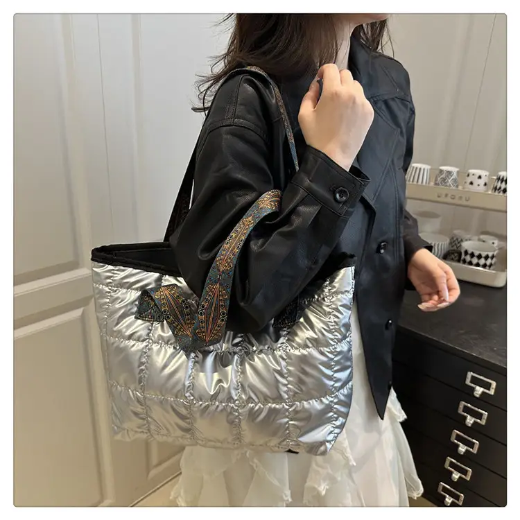 Gold Quilted Women's Shoulder Bag 2025 Winter Commute — feature 14