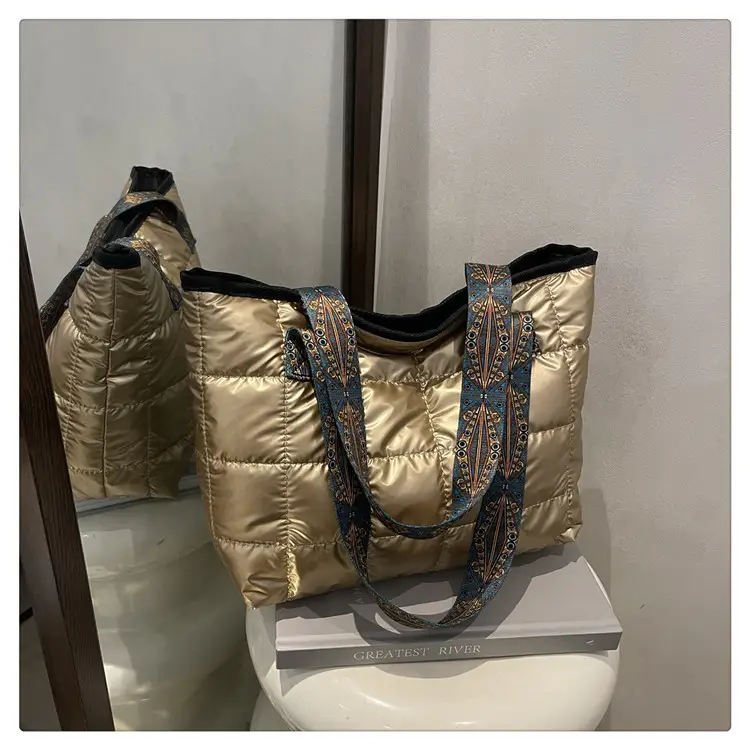Gold Quilted Women's Shoulder Bag 2025 Winter Commute — feature 20