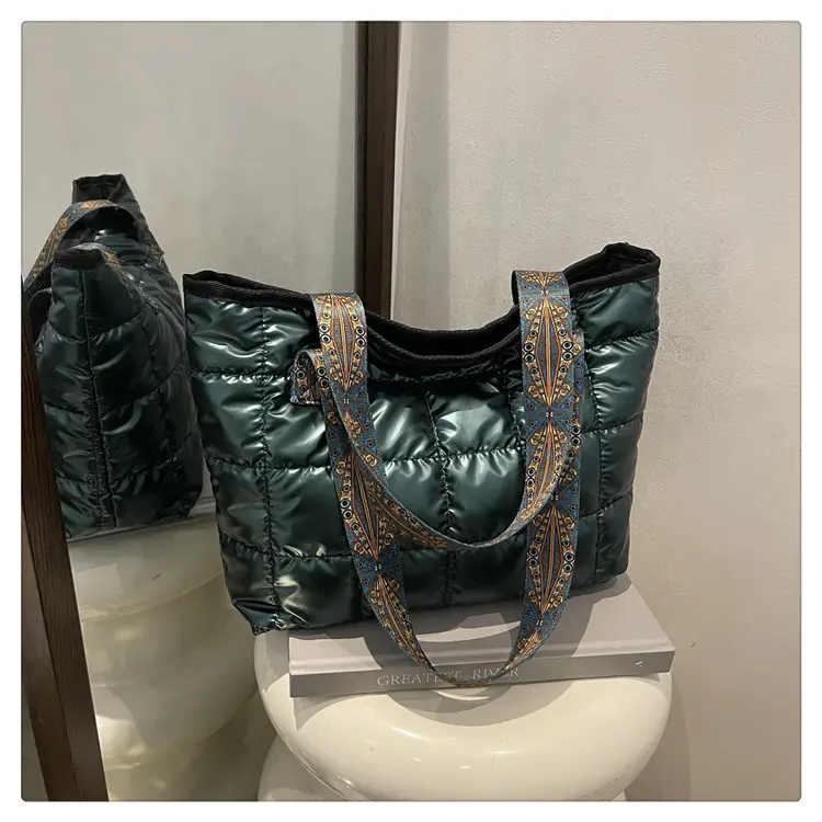 Gold Quilted Women's Shoulder Bag 2025 Winter Commute — feature 21