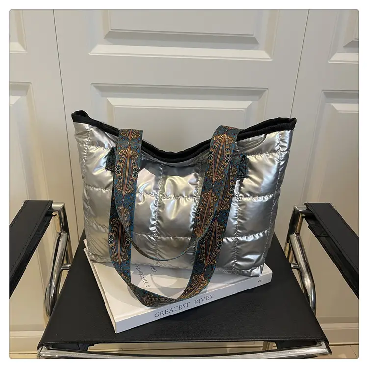 Gold Quilted Women's Shoulder Bag 2025 Winter Commute — feature 22