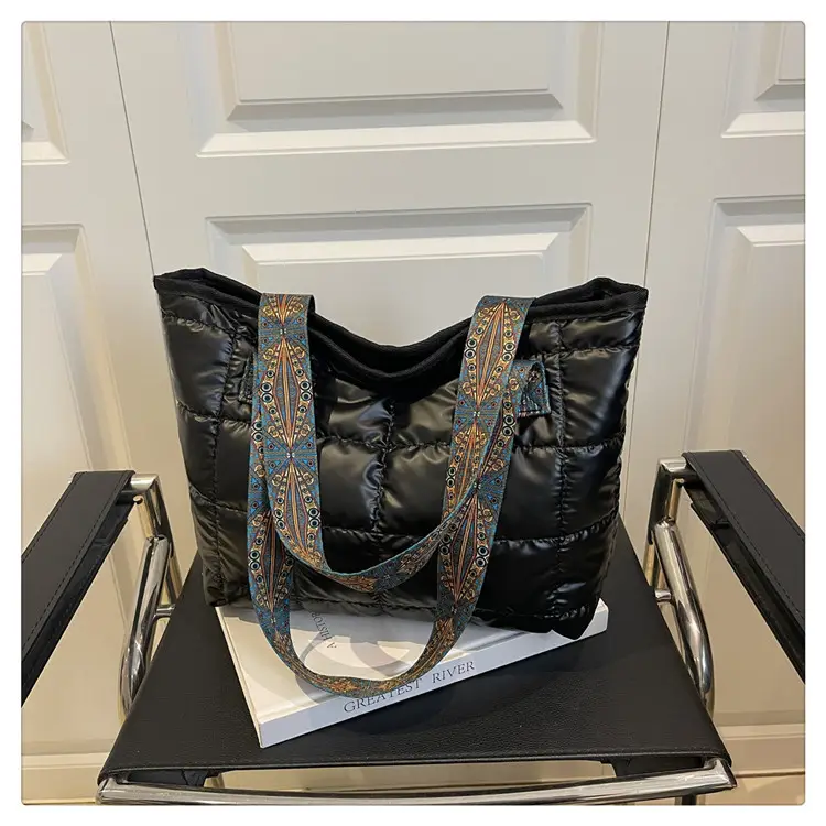 Gold Quilted Women's Shoulder Bag 2025 Winter Commute — feature 23