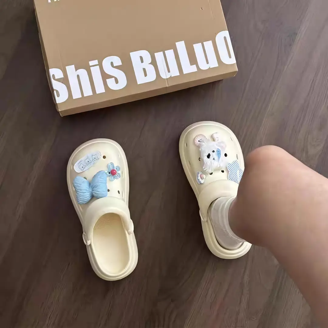 Popular Outdoor Eva Height-Increasing Clogs for the Back-To-School Season, High-Value Ins Beach Non-Slip Breathable Closed-Toe Sandals for Women