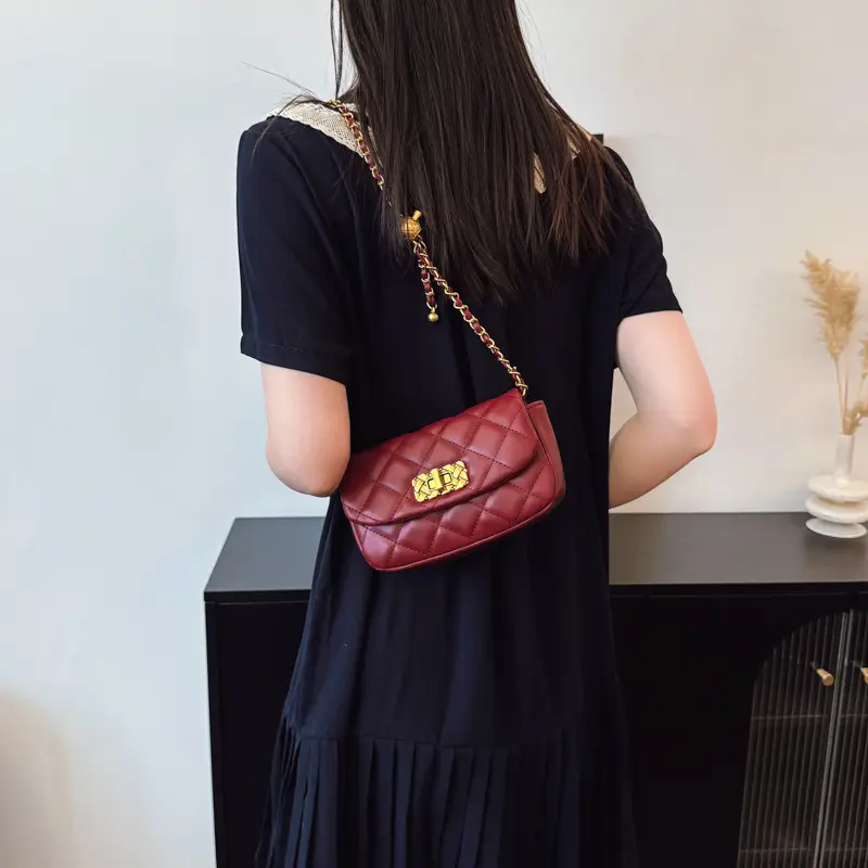 Black Rhombus Chain Crossbody Bag for Women - Image 7