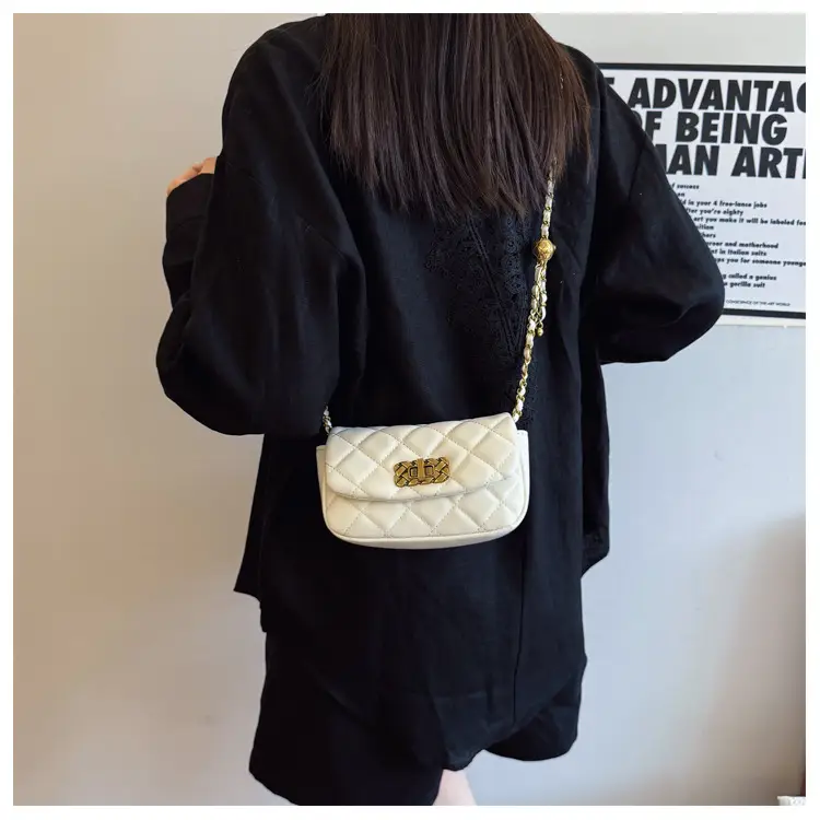 Black Rhombus Chain Crossbody Bag for Women — feature 12