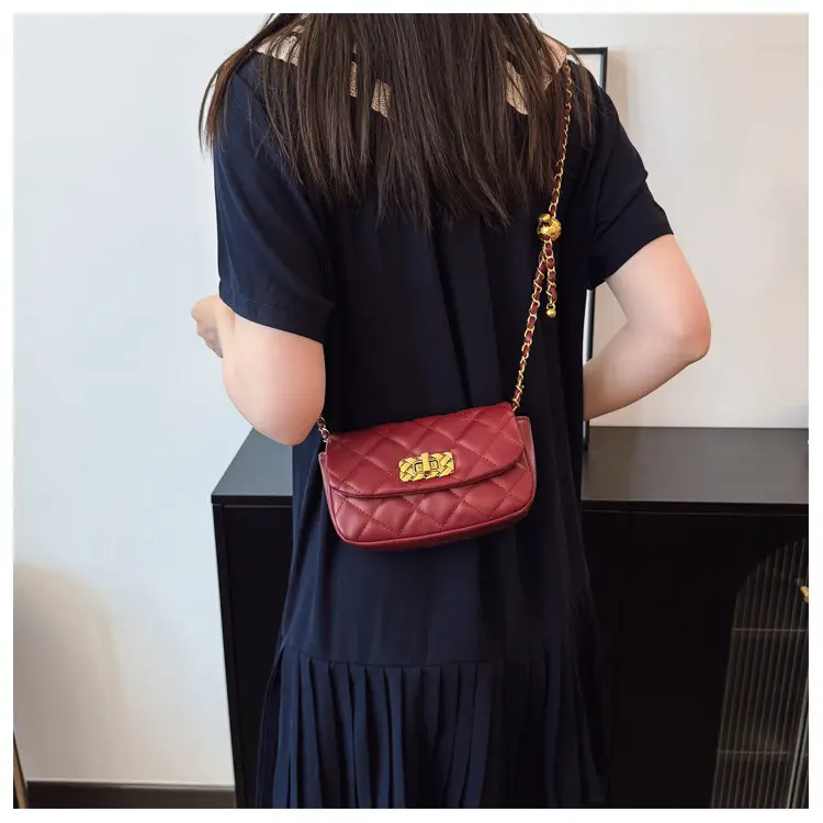Black Rhombus Chain Crossbody Bag for Women — feature 18
