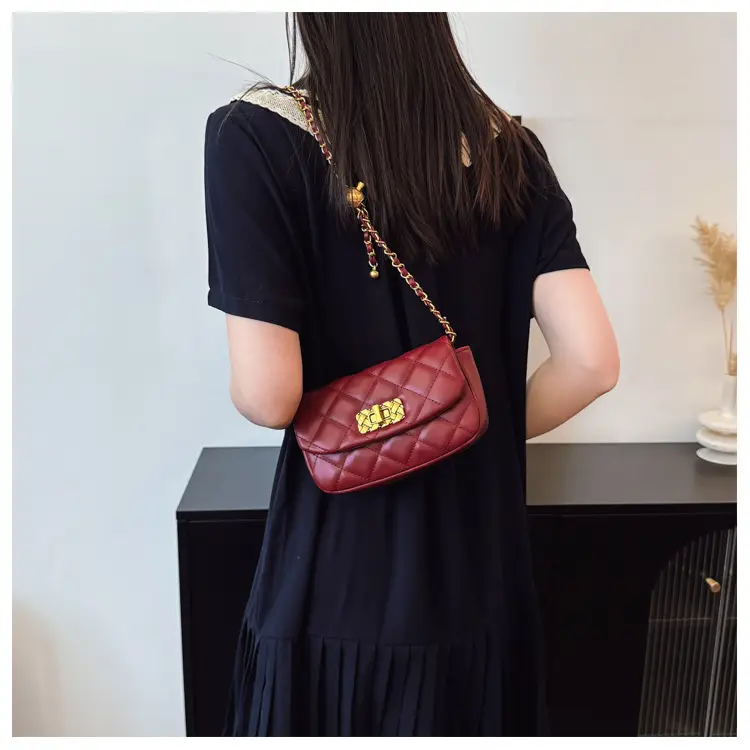 Black Rhombus Chain Crossbody Bag for Women — feature 19