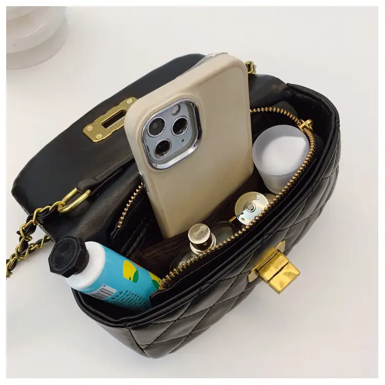 Black Rhombus Chain Crossbody Bag for Women — feature 9